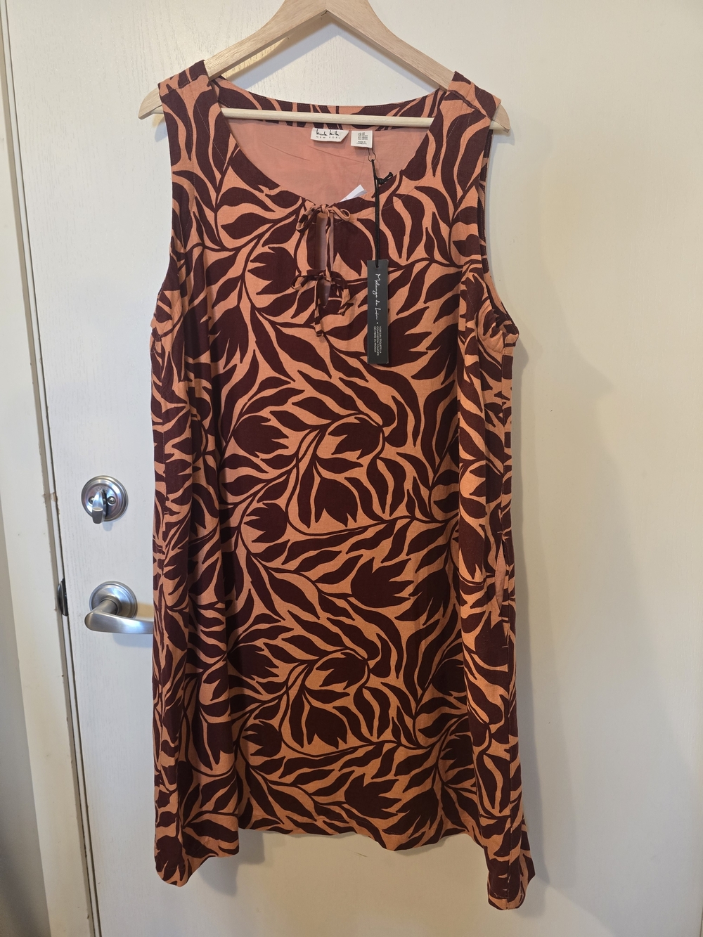 Nicole Miller Sleeveless Leaf-Print Shift Dress in Rust and Chocolate